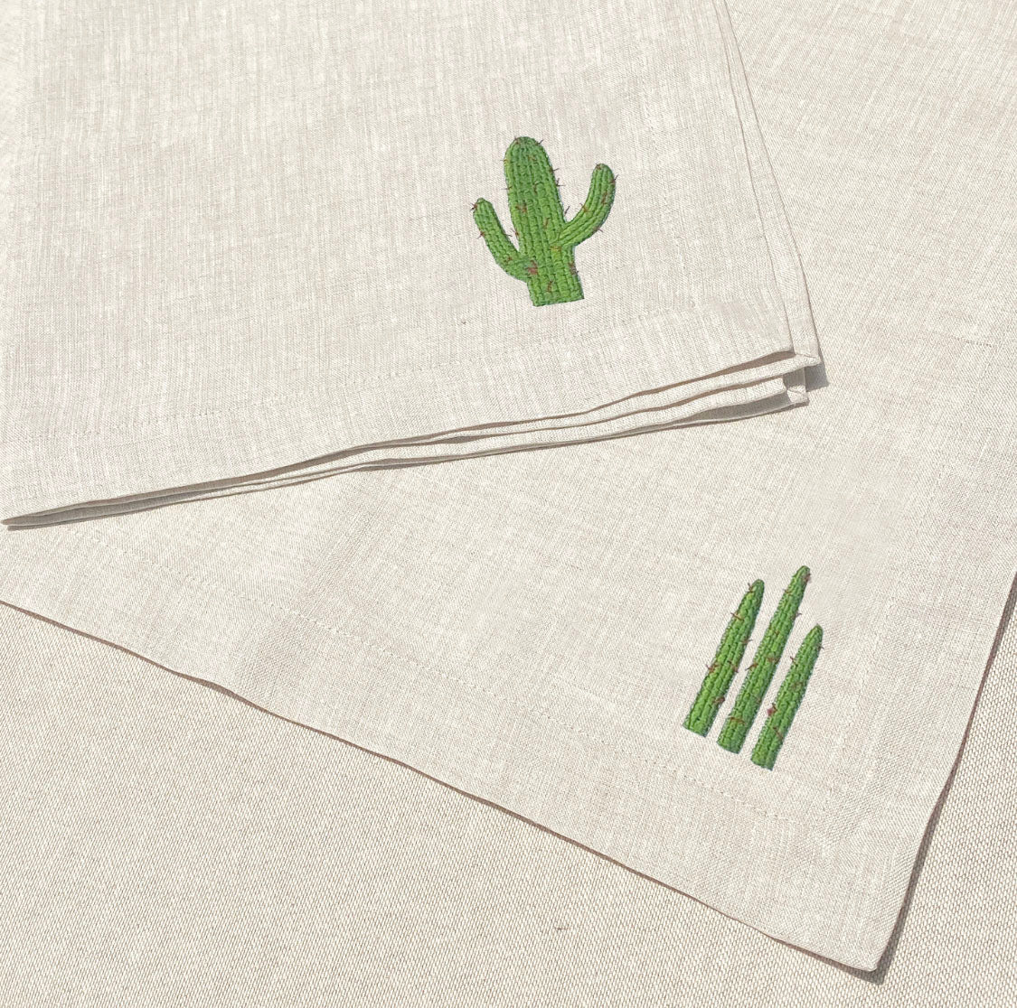 individual y servilleta de lino arena bordado nopales y cactus - Barioles Casa