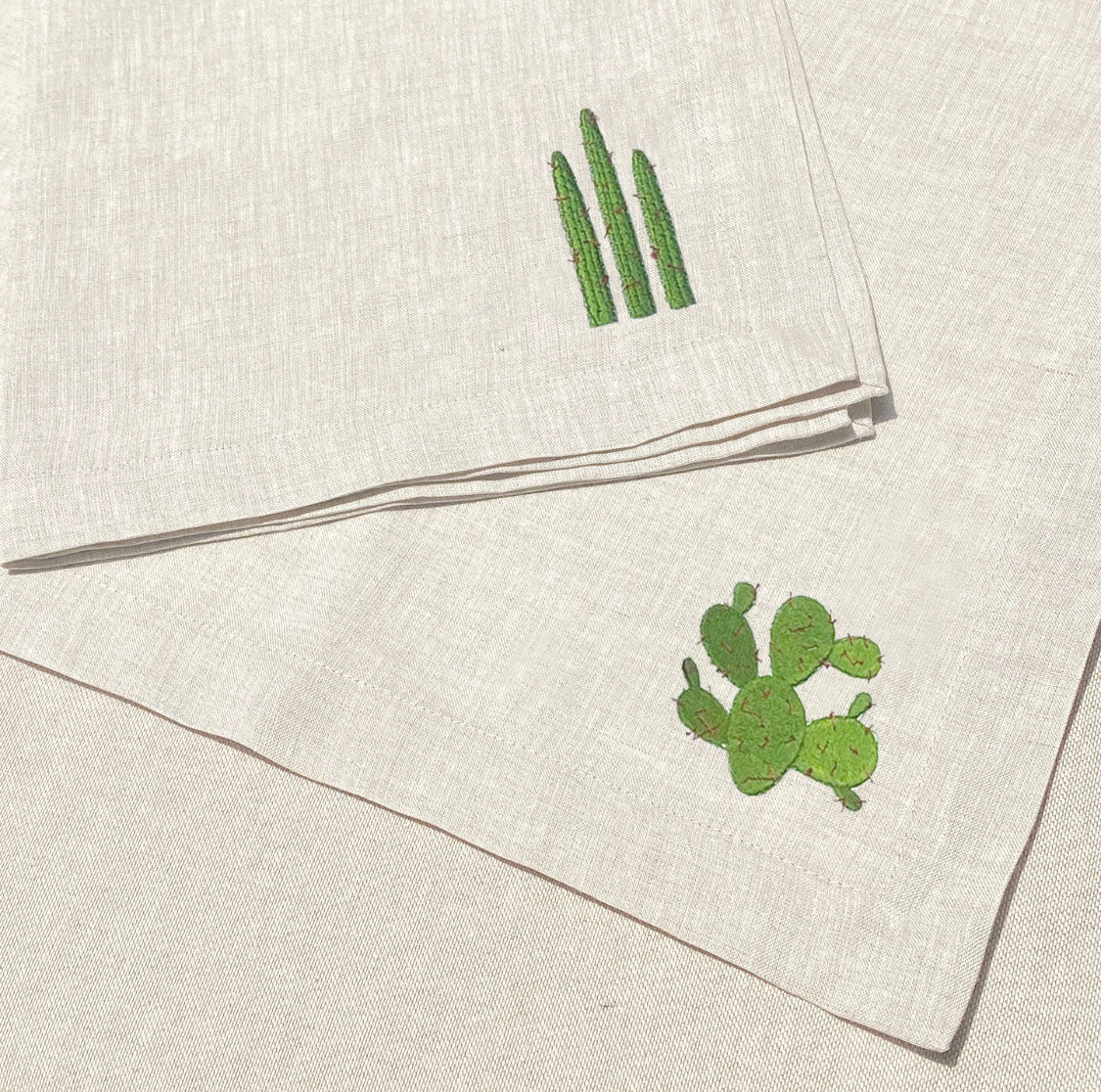 individual y servilleta de lino arena bordado nopales y cactus - Barioles Casa
