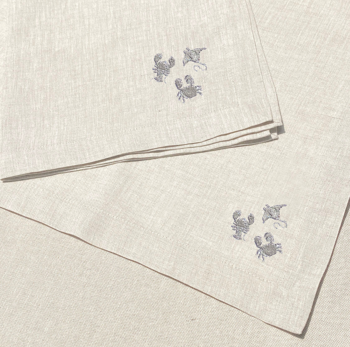 individual y servilleta de lino arena bordado mini mariscos - Barioles Casa