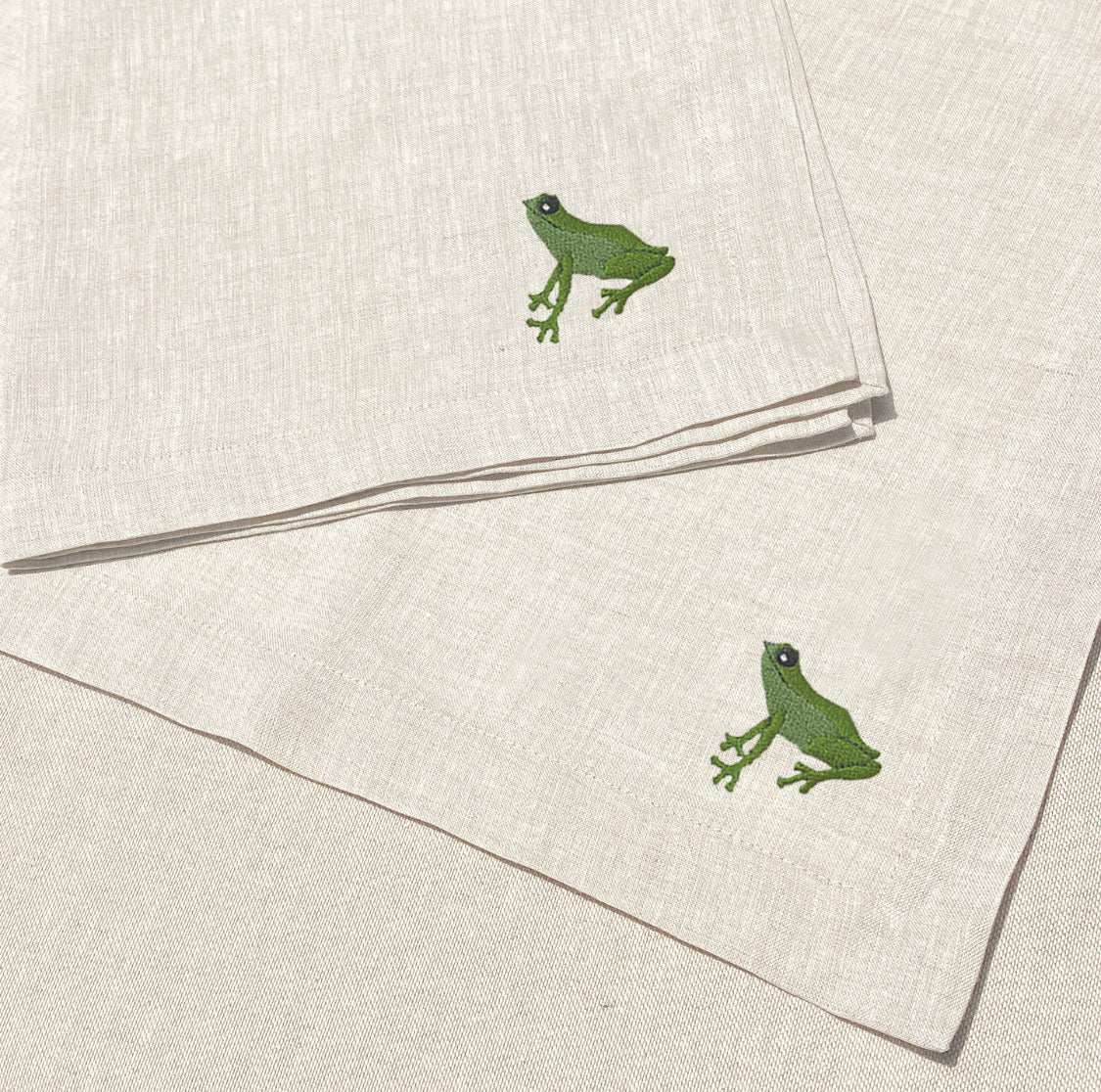 individual y servilleta de lino arena bordado rana - Barioles Casa