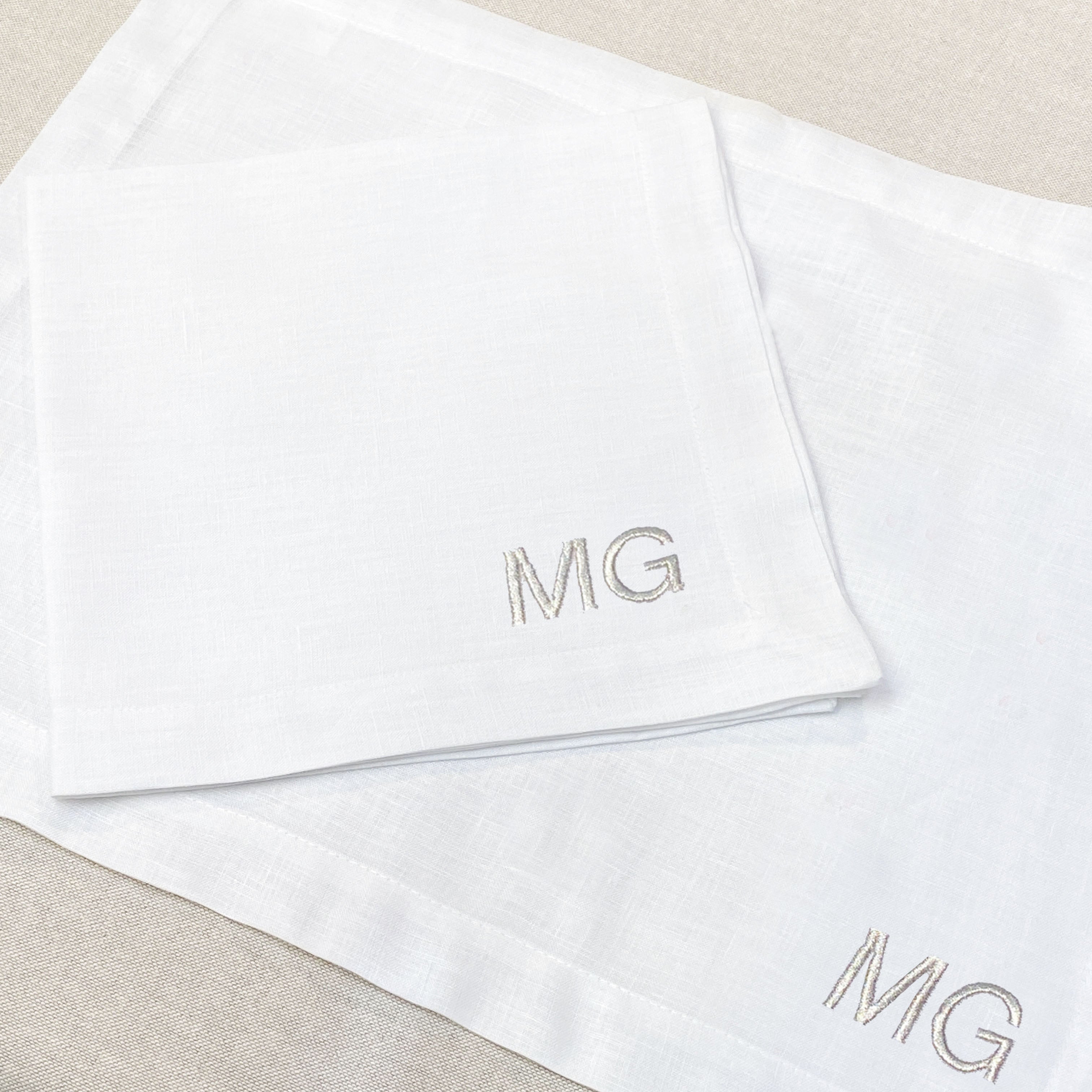 individual con servilleta de lino bordado monograma recto - Barioles Casa