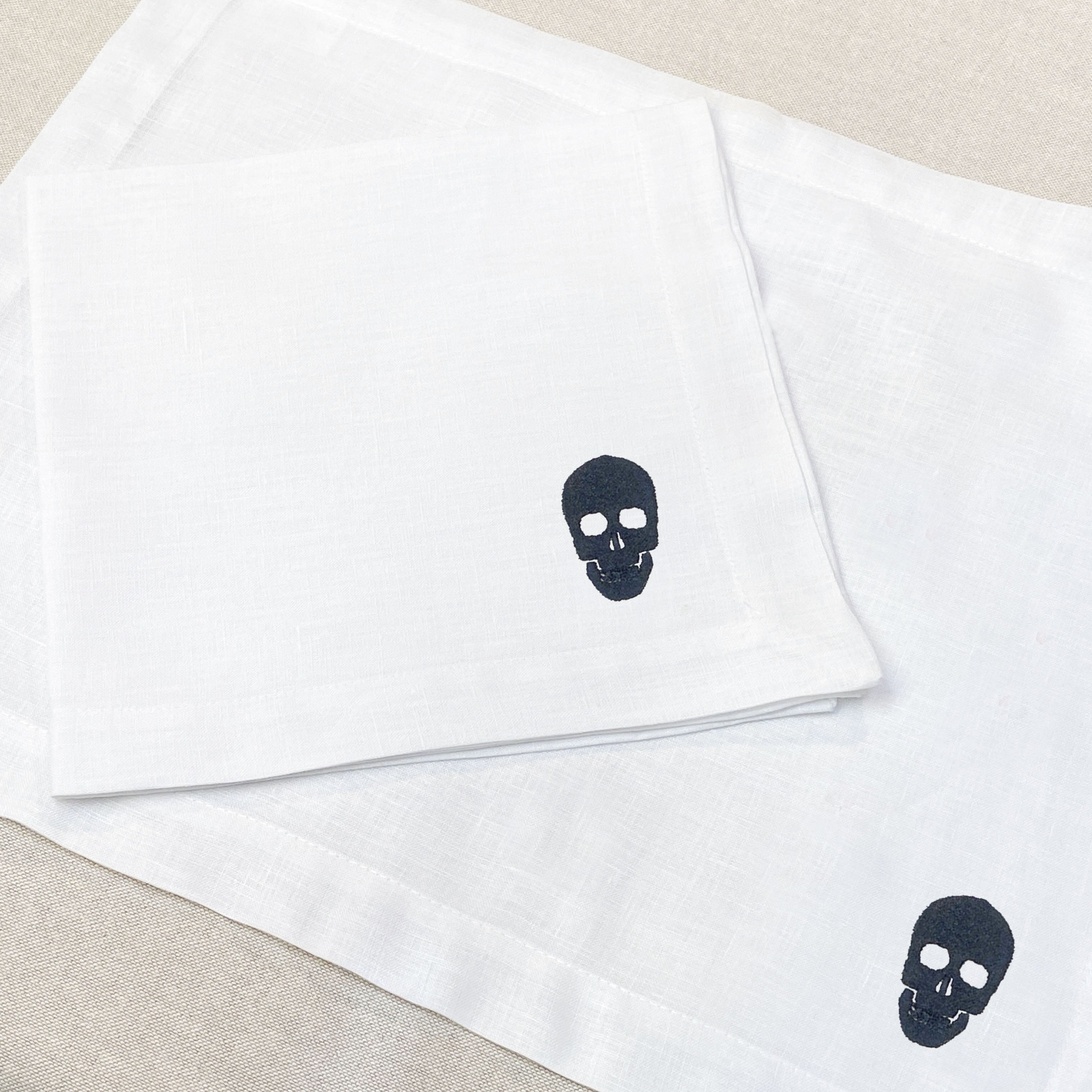 servilleta de lino bordado calaca - Barioles Casa