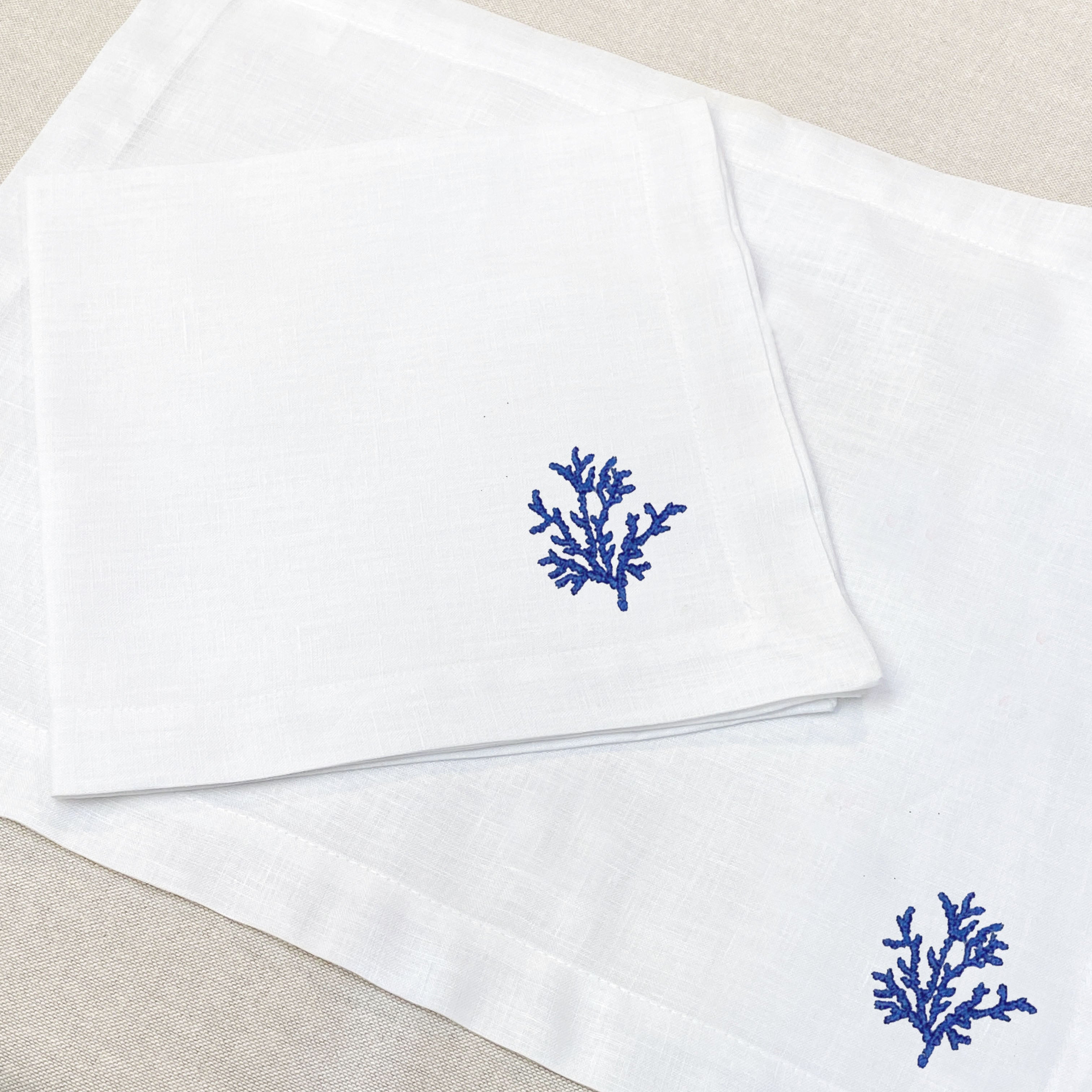 individual y servilleta de lino bordado coral - Barioles Casa