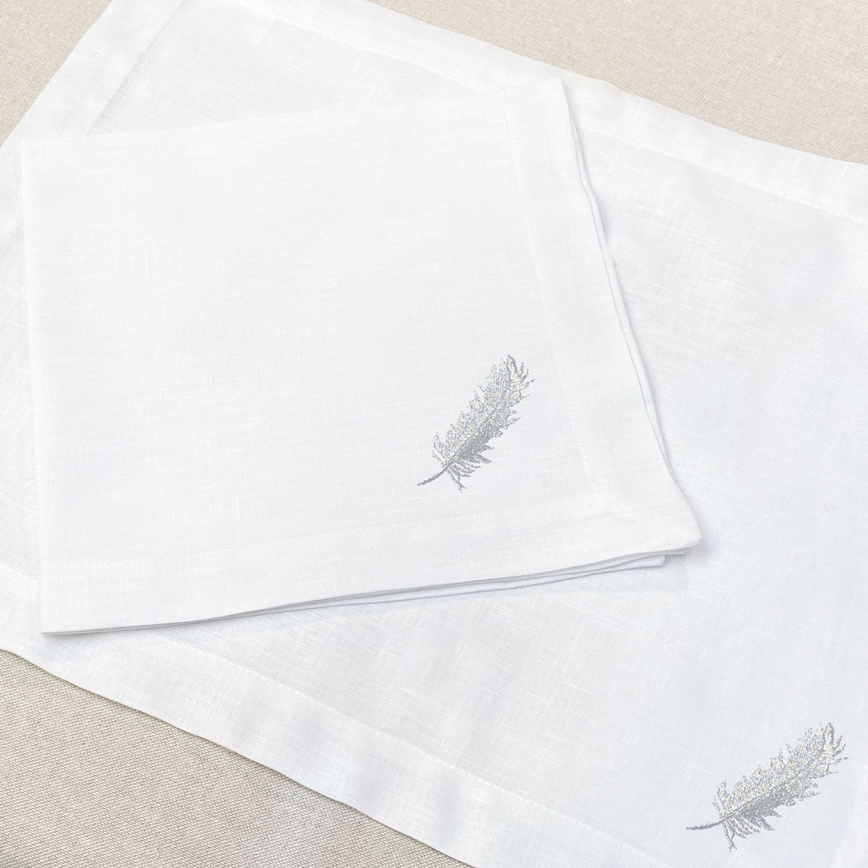 individual y servilleta de lino bordado pluma - Barioles Casa