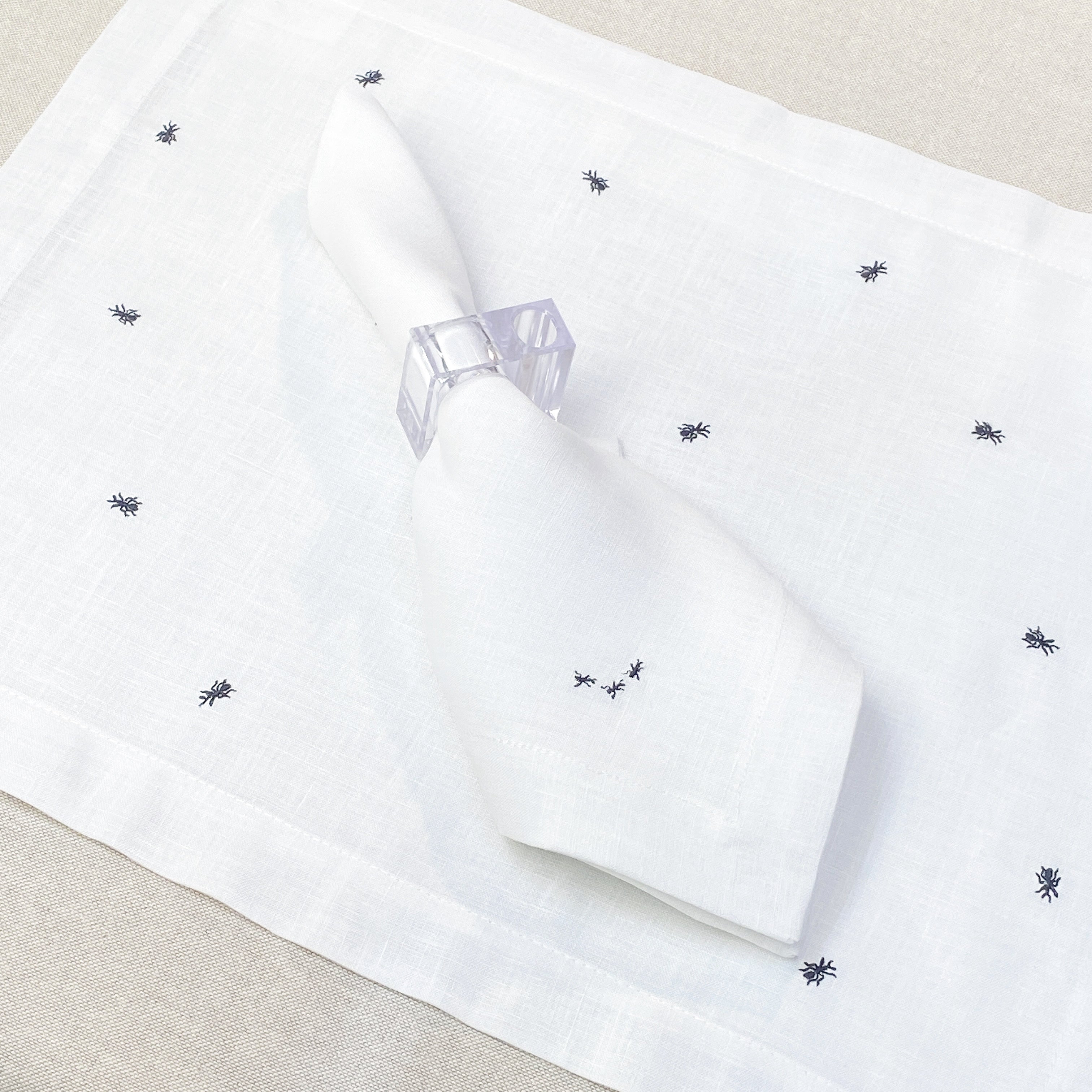 individual con servilleta de lino bordado tiny ants - Barioles Casa