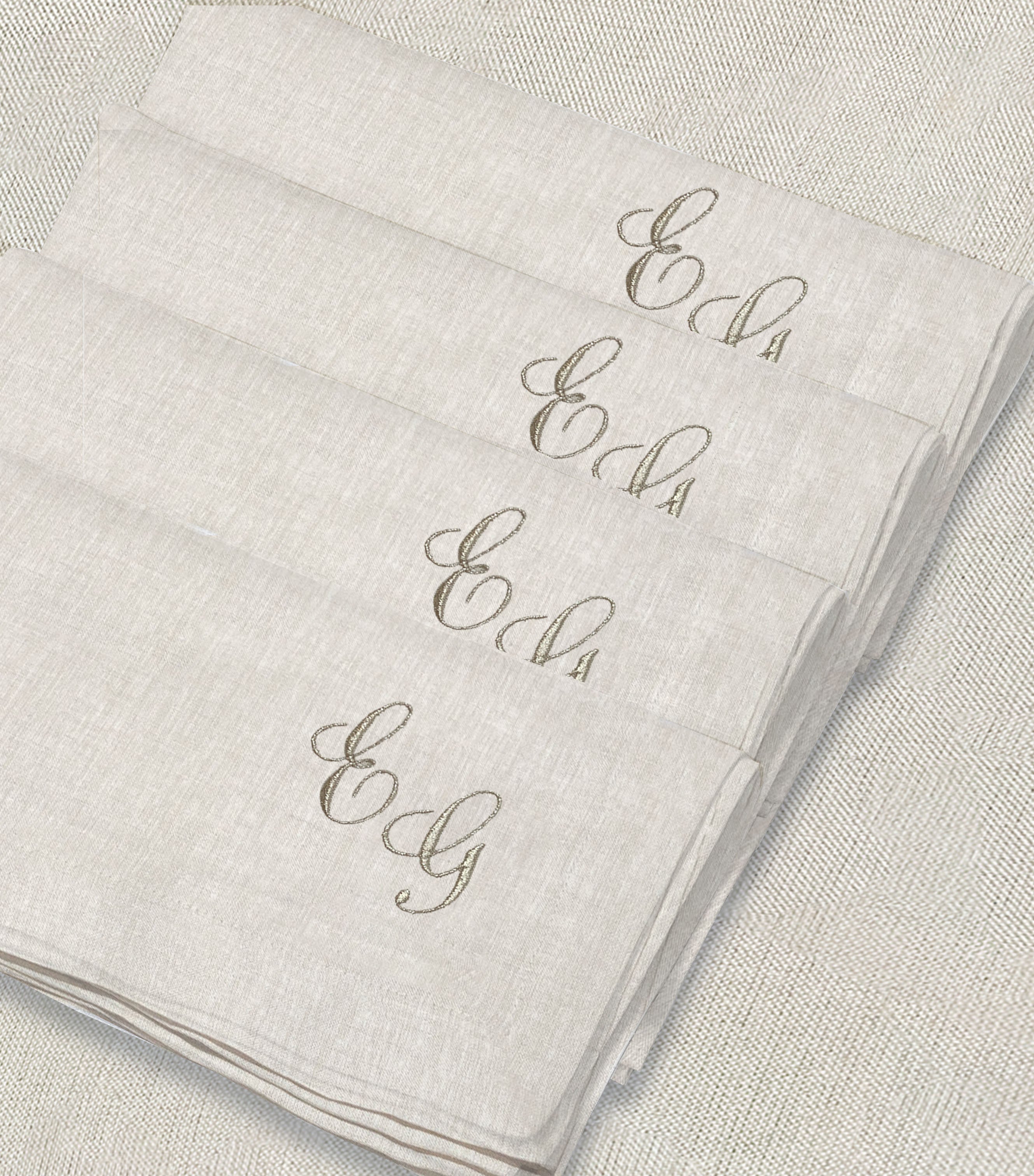 servilleta de lino arena bordado monograma cursiva - Barioles Casa