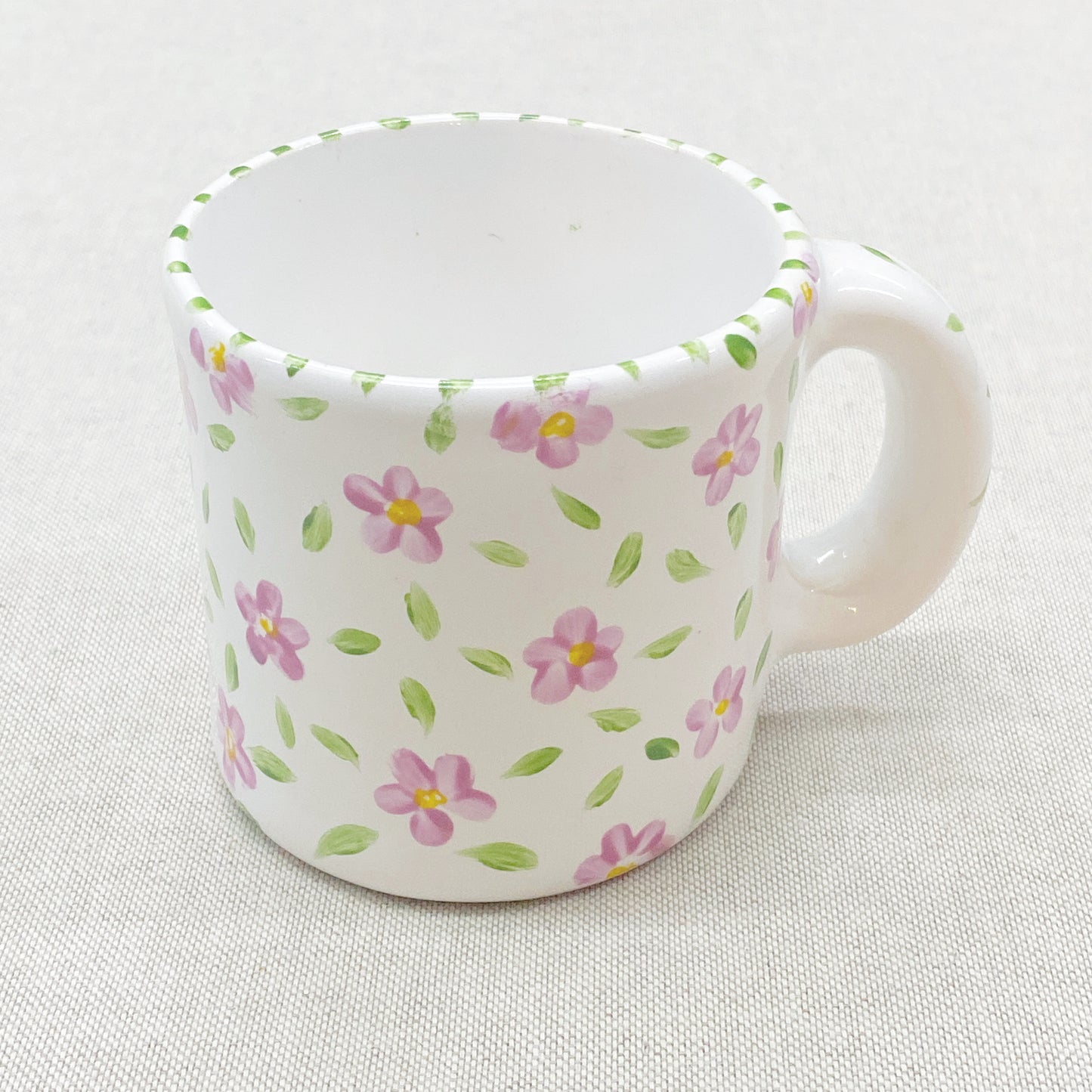 taza chica de cerámica pintada · flores