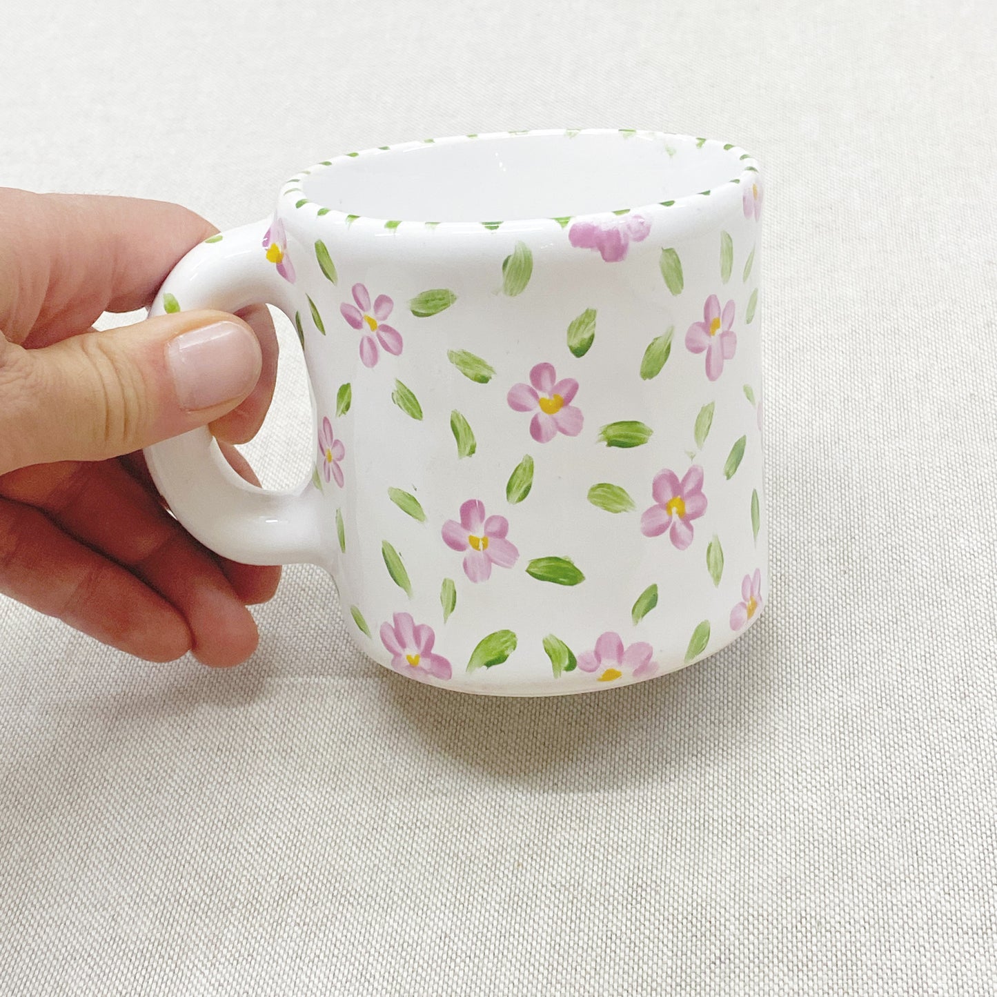 taza chica de cerámica pintada · flores