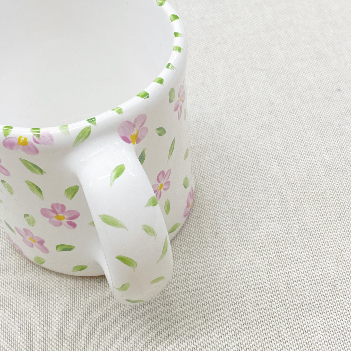 taza chica de cerámica pintada · flores