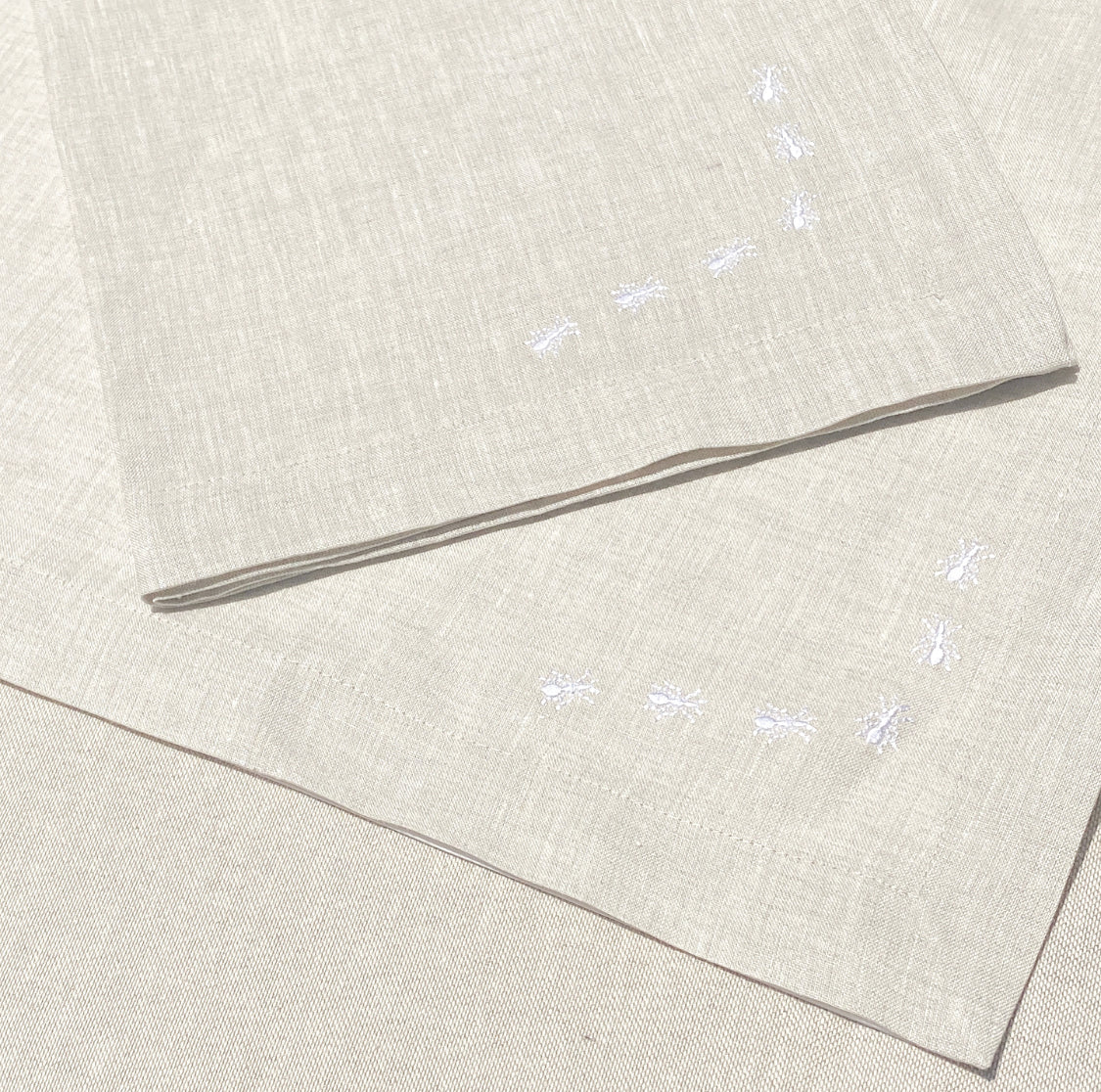 individual y servilleta de lino arena bordado hormigas - Barioles Casa