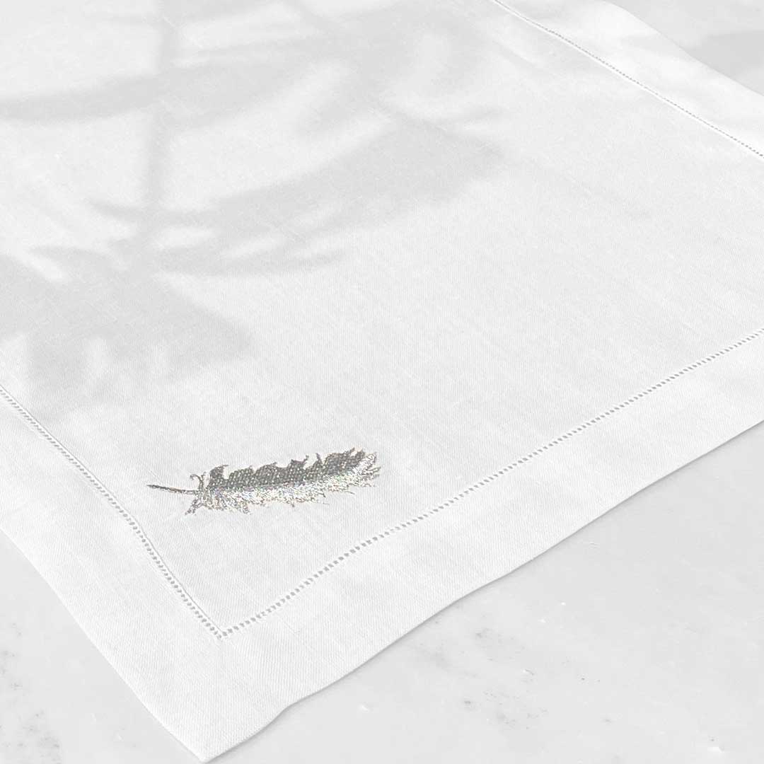 individual y servilleta de lino bordado pluma - Barioles Casa