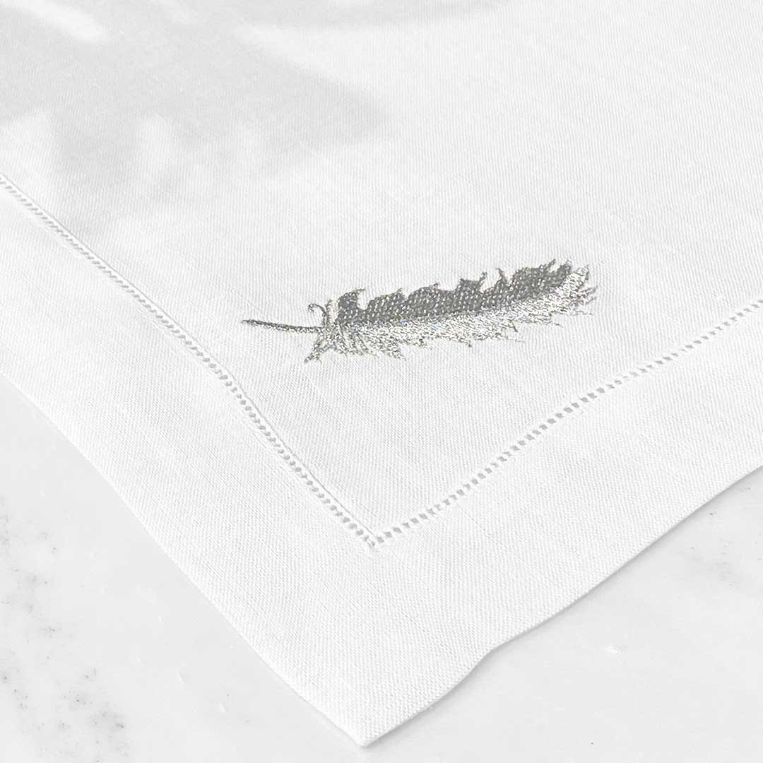 individual y servilleta de lino bordado pluma - Barioles Casa