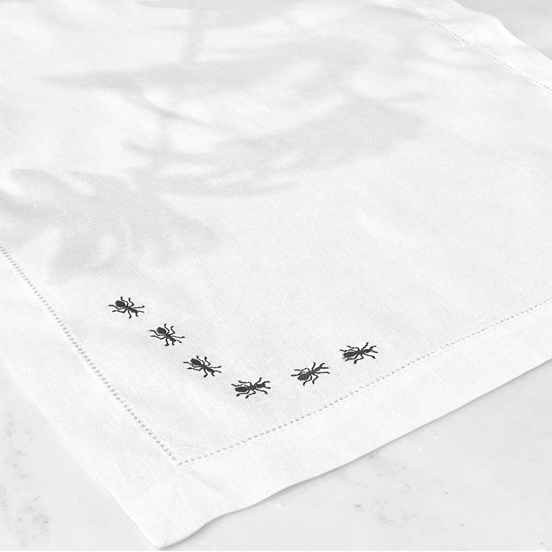 individual y servilleta de lino bordado hormigas - Barioles Casa