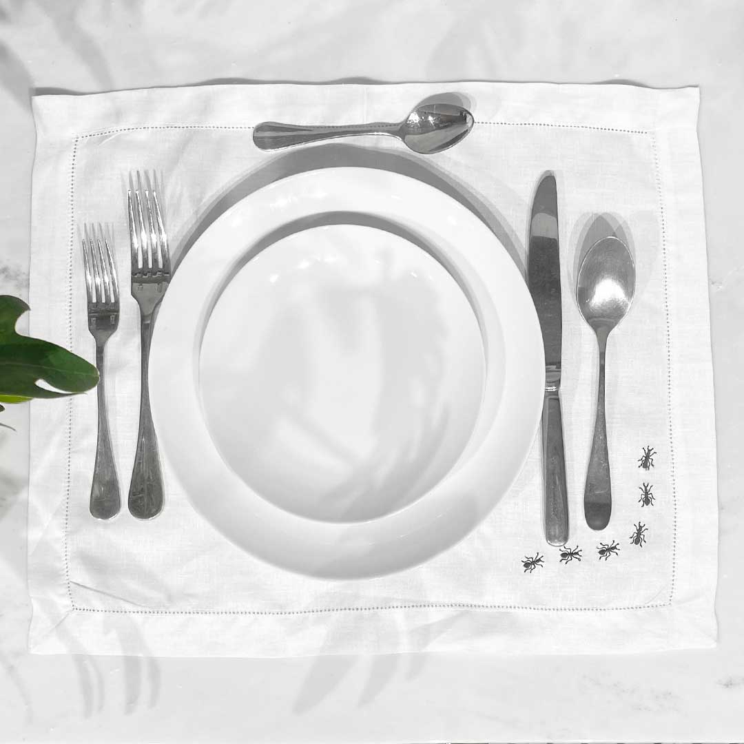 individual y servilleta de lino bordado hormigas - Barioles Casa