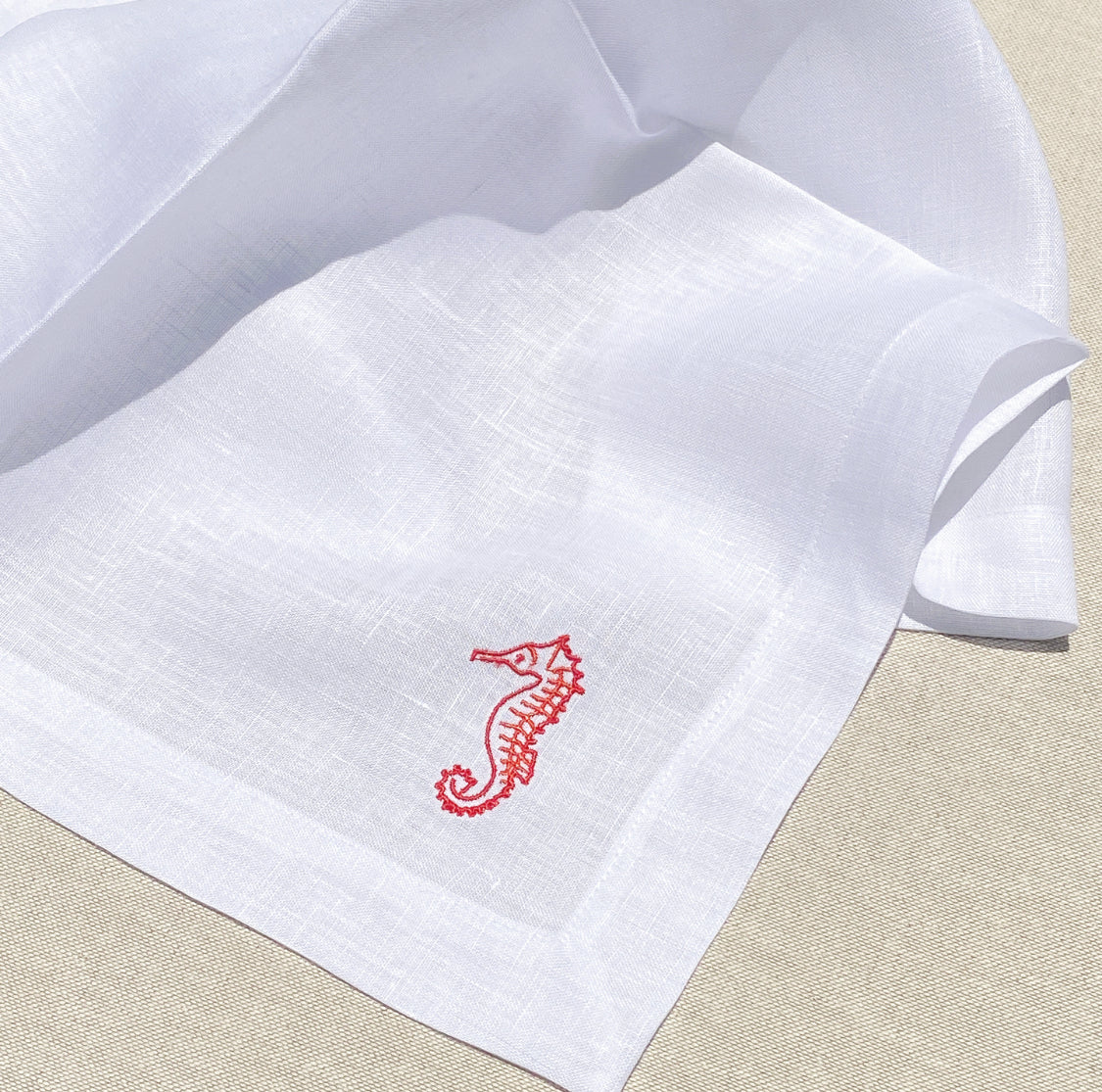 servilleta de lino bordado caballito de mar - Barioles Casa