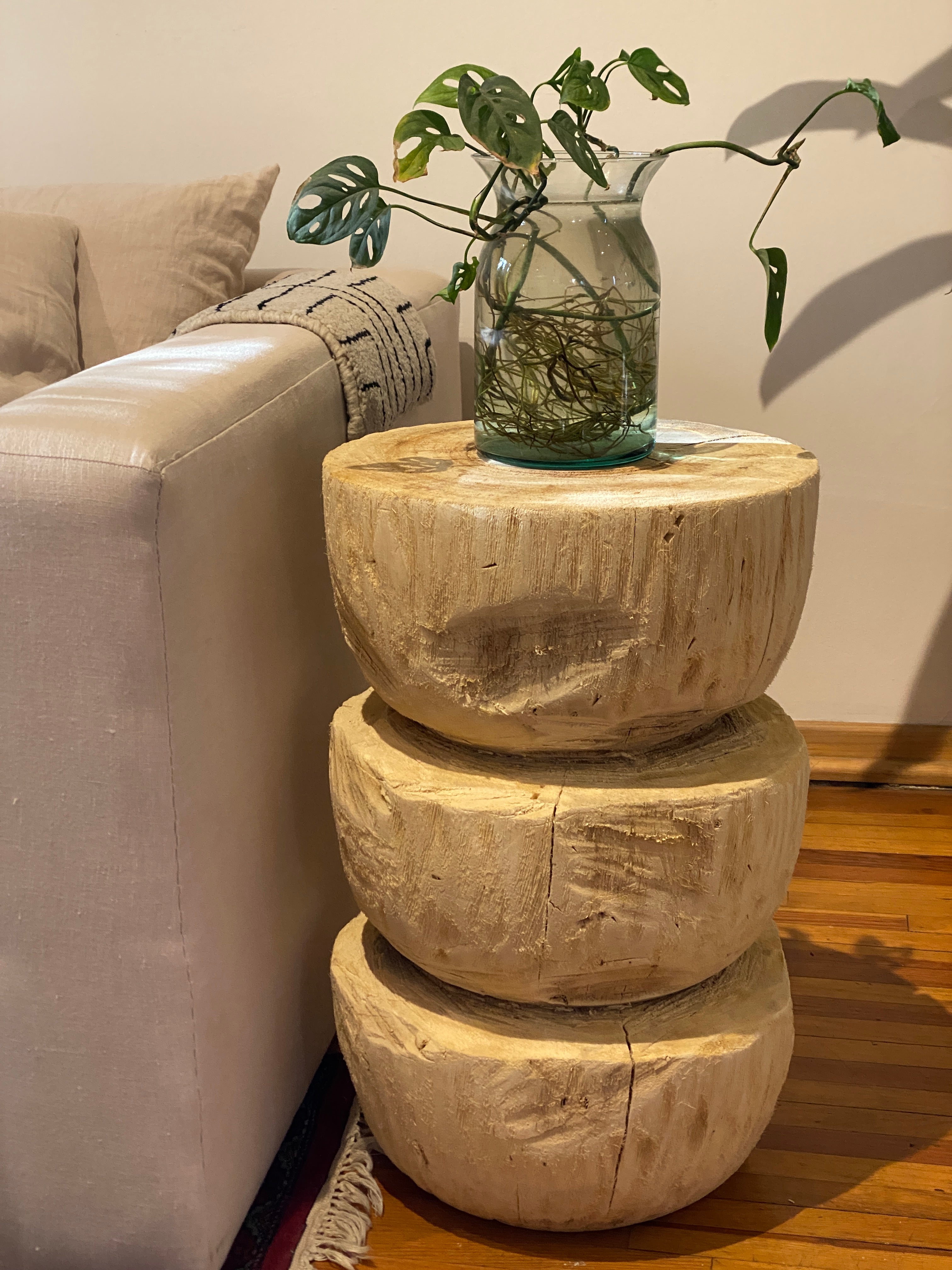 mesa auxiliar de madera hongos - pieza única