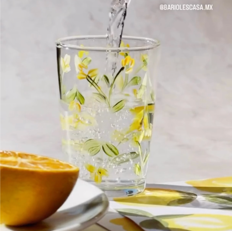 jarra con vaso para buro amarilla