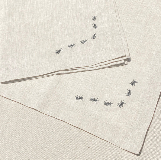 individual y servilleta de lino arena bordado hormigas