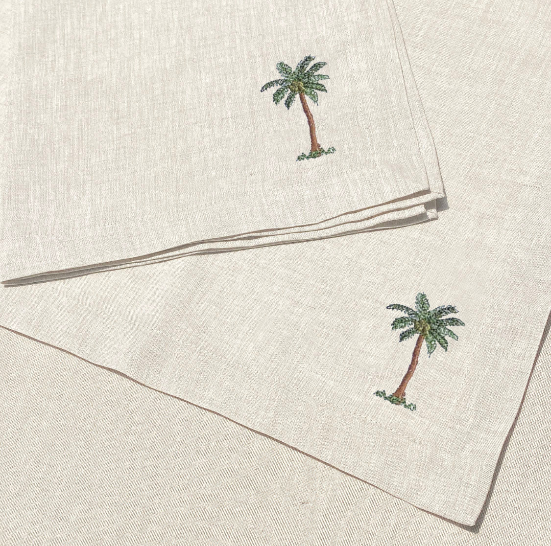 individual y servilleta de lino arena bordado palmera
