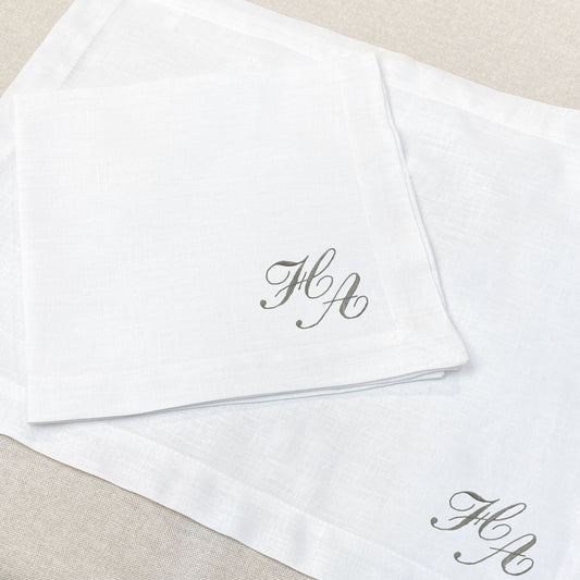individual y servilleta de lino bordado monograma cursiva