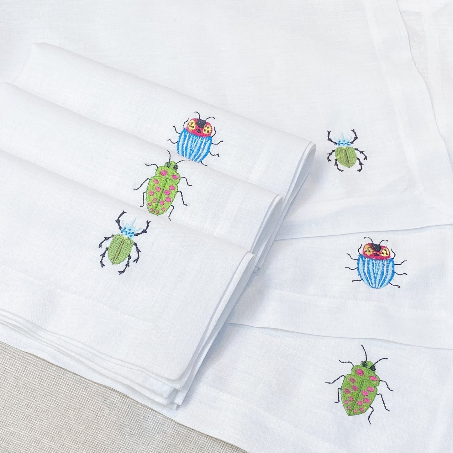 individual y servilleta de lino bordado escarabajo colores