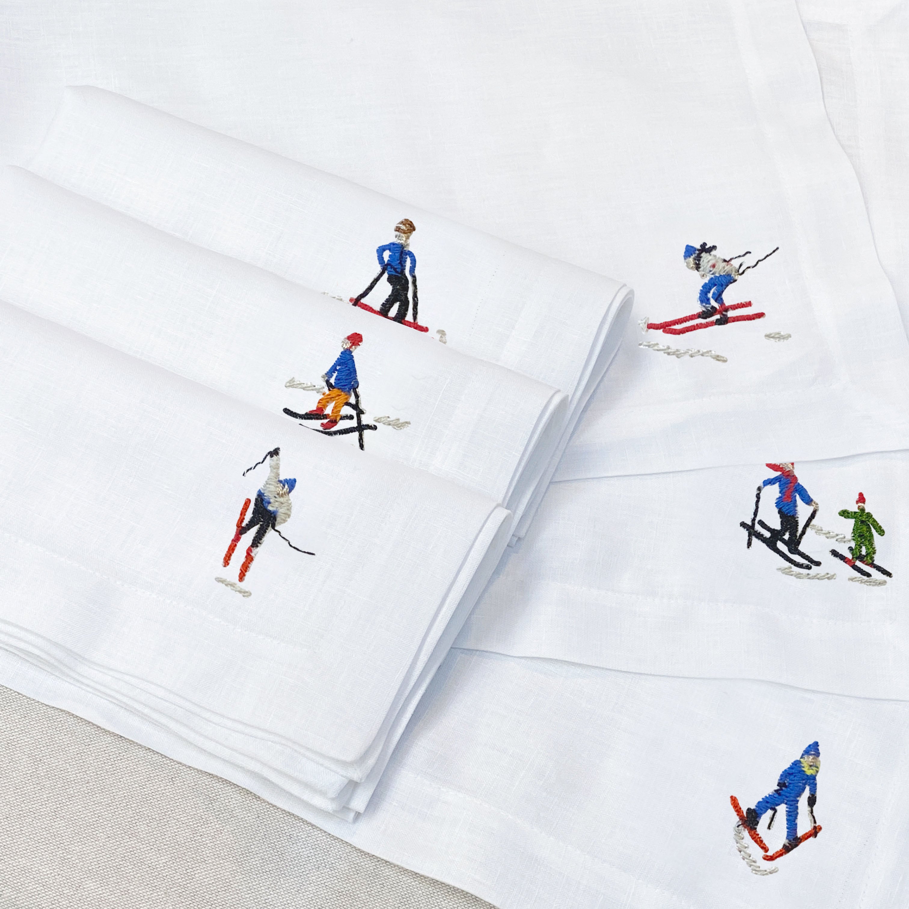 individual con servilleta de lino bordado esquiadores grandes