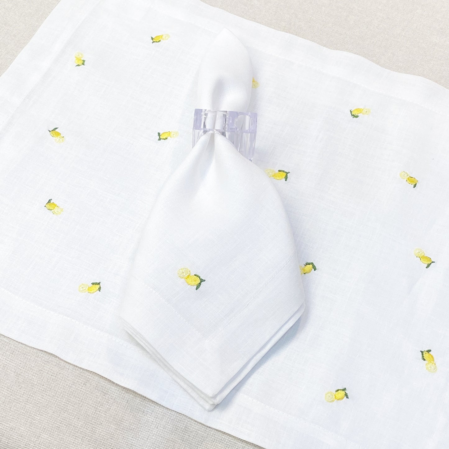 individual con servilleta de lino bordado tiny lemons