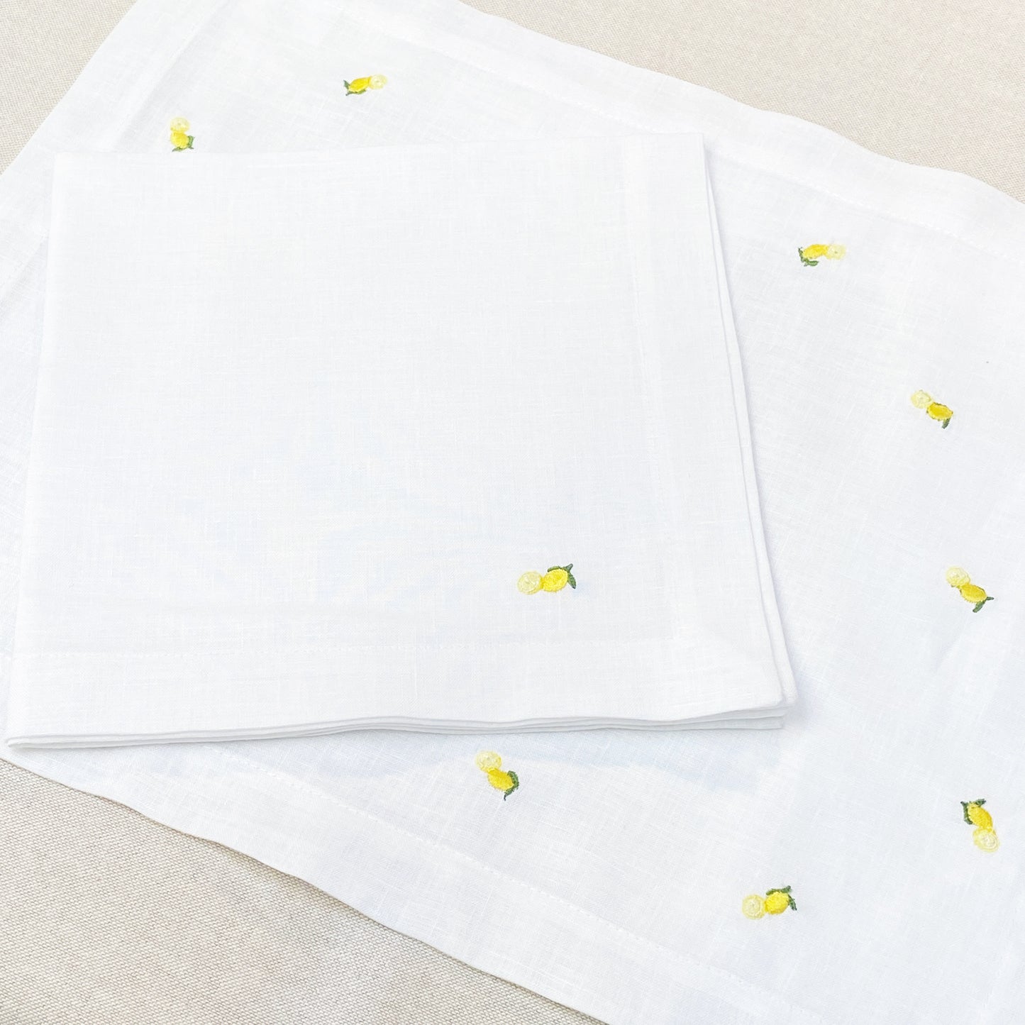 individual con servilleta de lino bordado tiny lemons