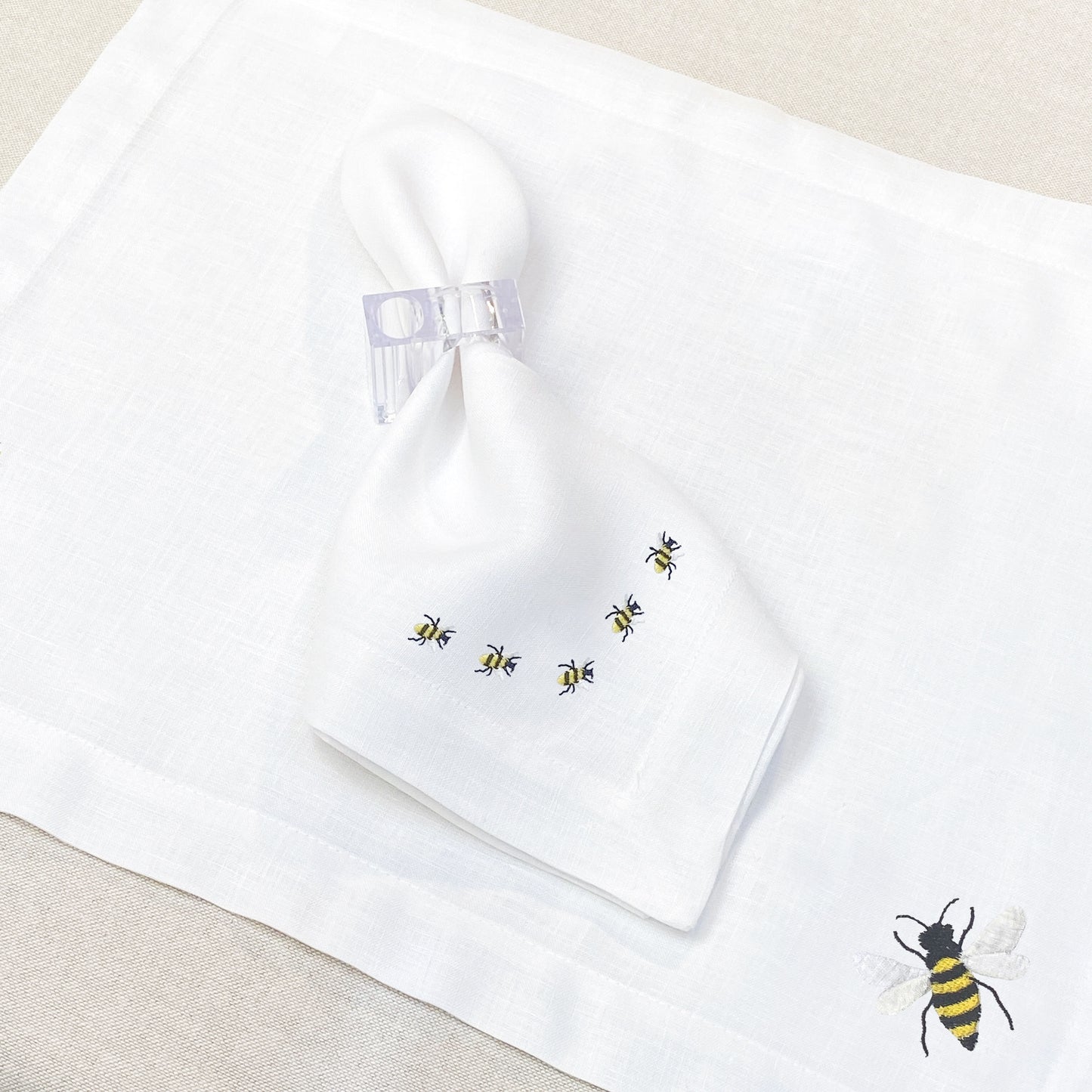 individual y servilleta de lino bordado bumble bee