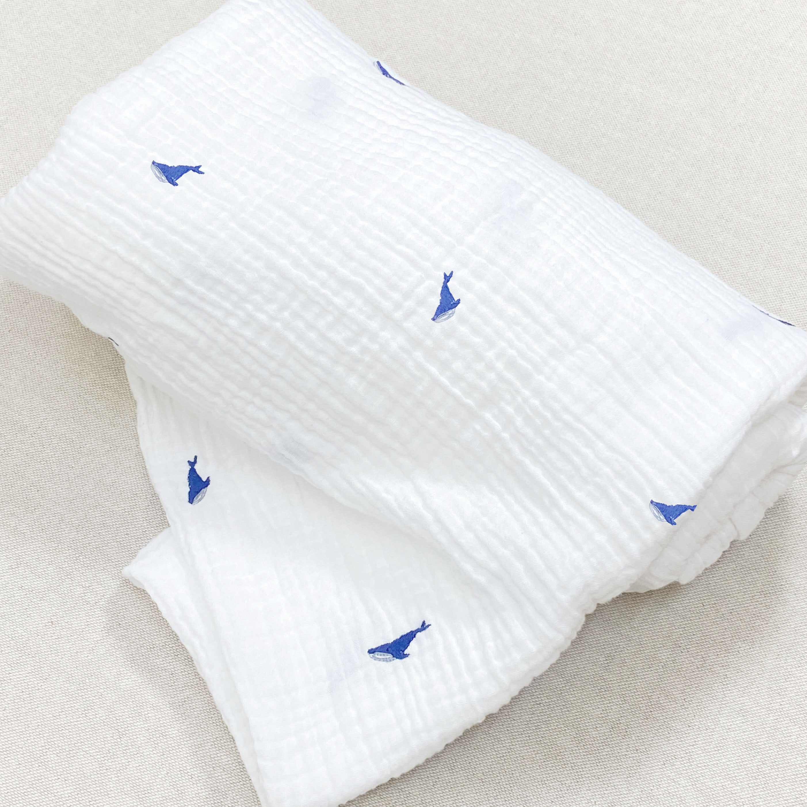 muselina bordada tiny whales - Barioles Casa