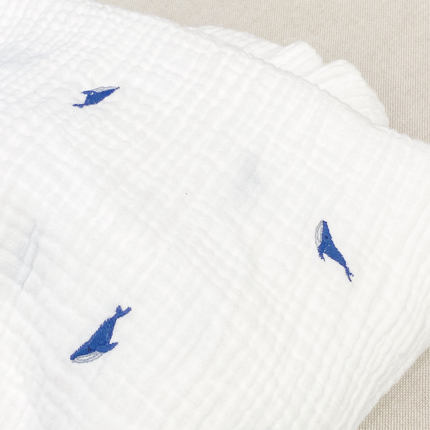 muselina bordada tiny whales