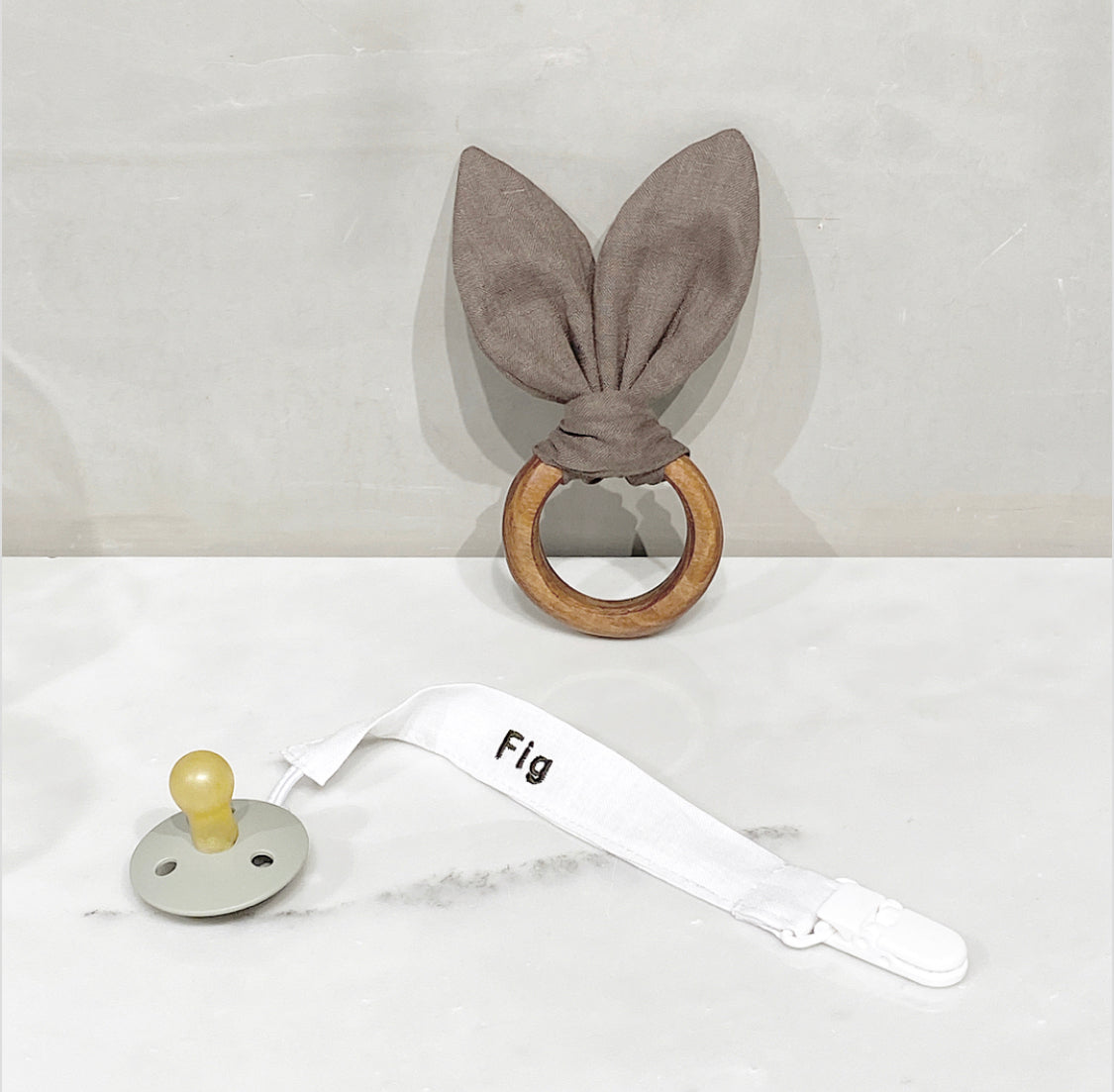 porta chupon de lino personalizado para bebe
