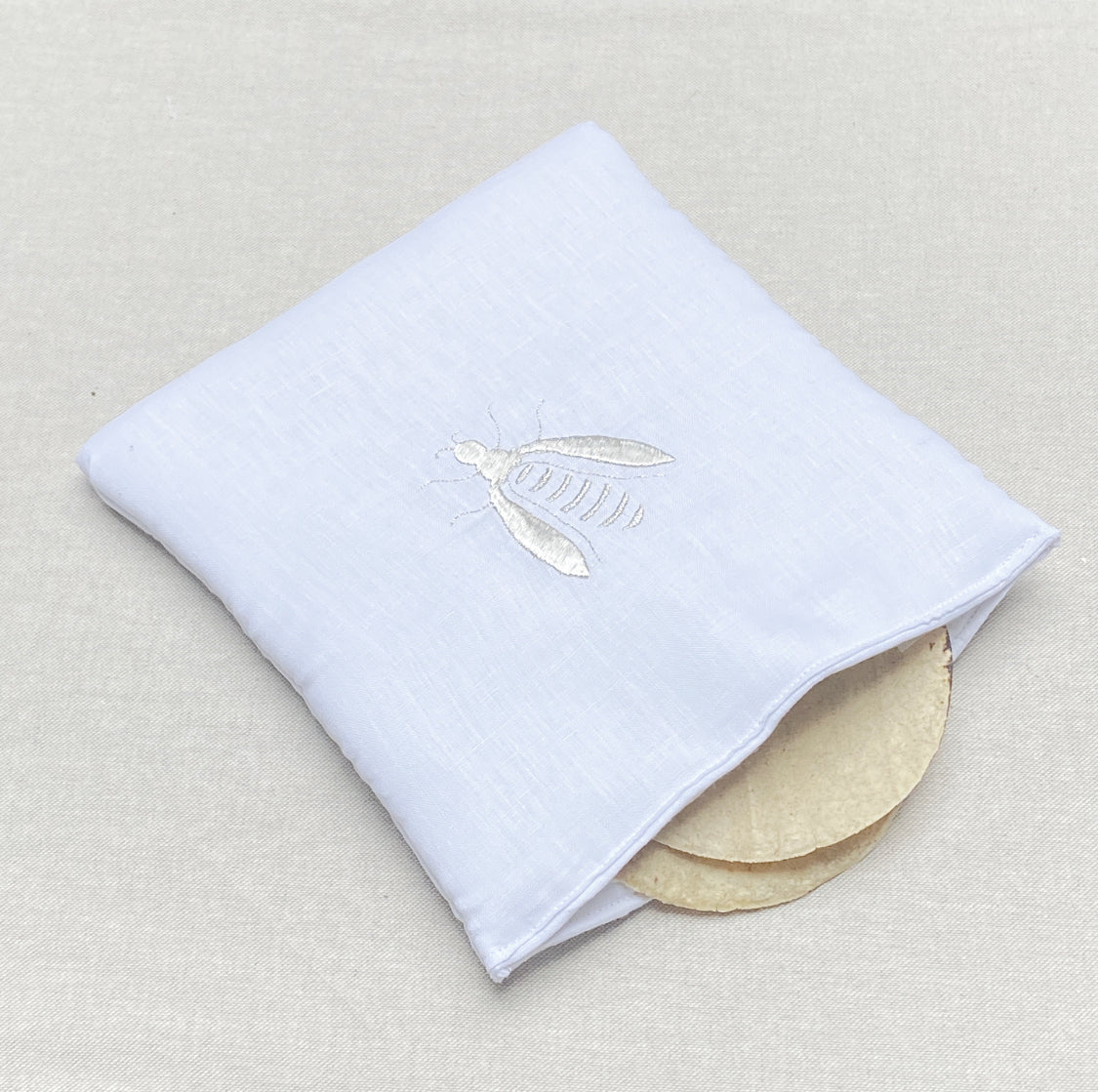 tortillero de lino bordado abeja plata